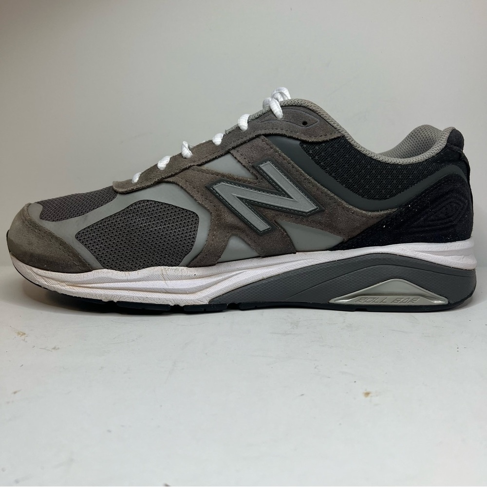 New Balance Shoes Lace Up Running Sneakers - Picture 3 of 14